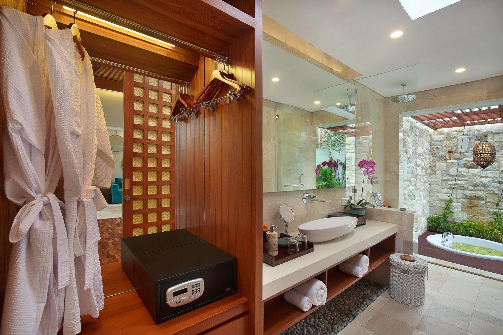 Aksari Villa Seminyak Exterior foto